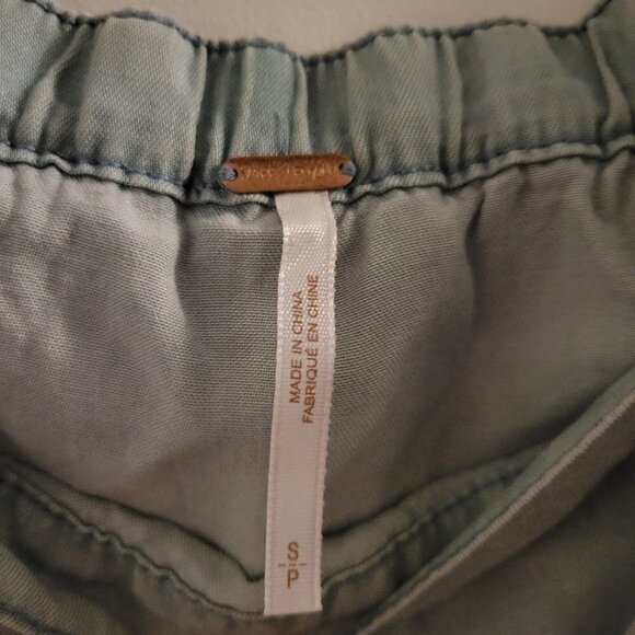 Free People Light Sky Blue Chambray Cold Shoulder Crop Ruffle Top Size Small - Picture 10 of 14